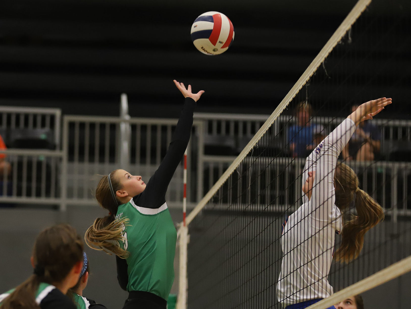 Meridian vs Riverton volleyball 15 9.10.18.jpg